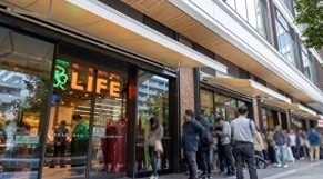 スーパー　ライフ勝どきミッド店（スーパー）まで100m