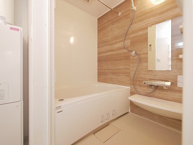 バス・シャワールーム　広々快適なバスルームです♪