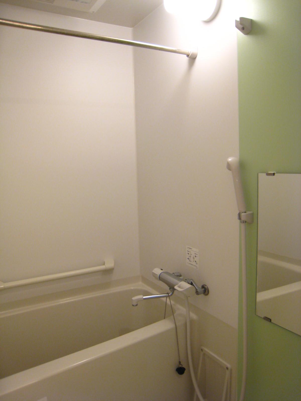 バス・シャワールーム　浴室換気乾燥機付※家具などの色調が異なる場合があります