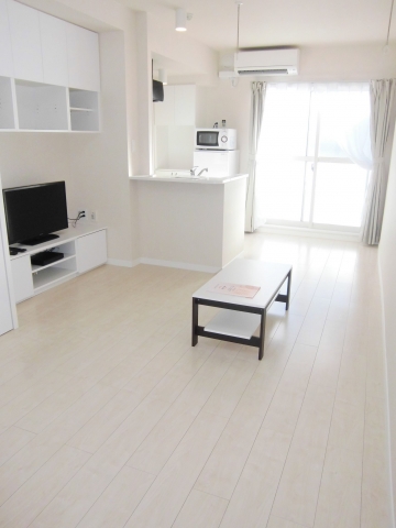 居室・リビング　同タイプ室内※家具などの色調が異なる場合があります