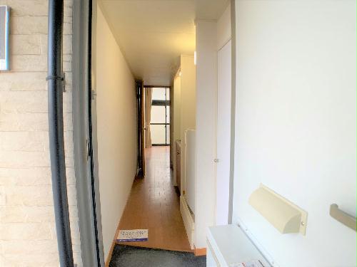 エントランス　設備・仕様は号室により異なる為、現況を優先致します。