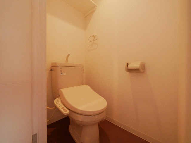 トイレ　快適なウォシュレット付きです♪