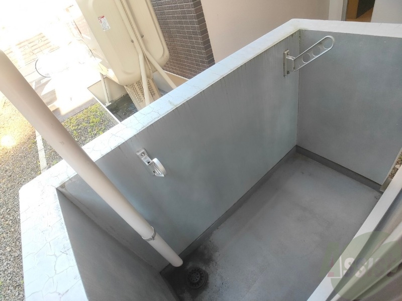 バルコニー　バルコニーです。洗濯物を干したり一息ついたりできますね！