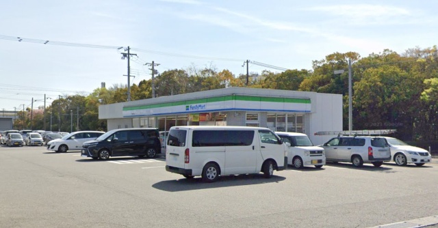 コンビニ　ファミリーマート　姫路広畑店（コンビニ）まで700m