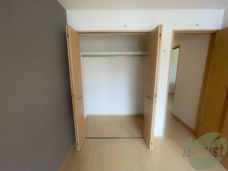 収納　寝室にも収納があり衣類の収納もできます。