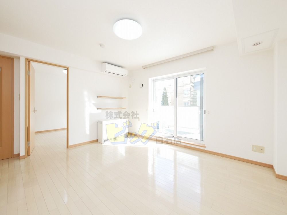 居室・リビング　使いやすい広々としたリビングです♪