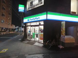 コンビニ　ファミリーマート八幡山駅北店（コンビニ）まで365m