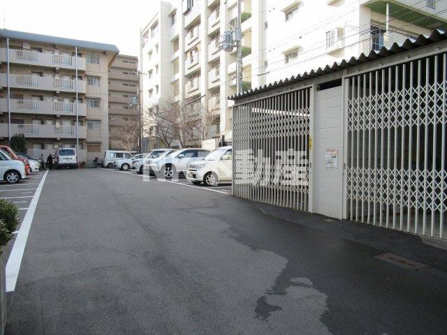 駐車場　駐車場に車を止められます