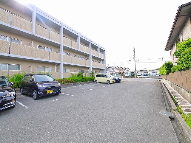 駐車場　車をお持ちの方に嬉しい駐車場付きの物件です
