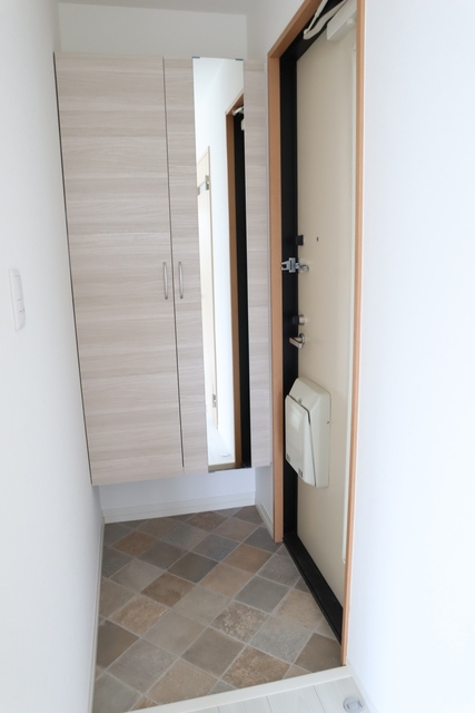 玄関　収納もある玄関です