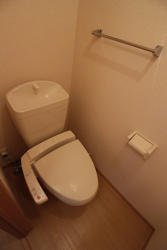 トイレ　※別号室の写真です。