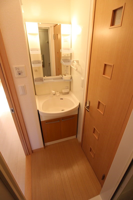 洗面設備　※別号室の写真です。