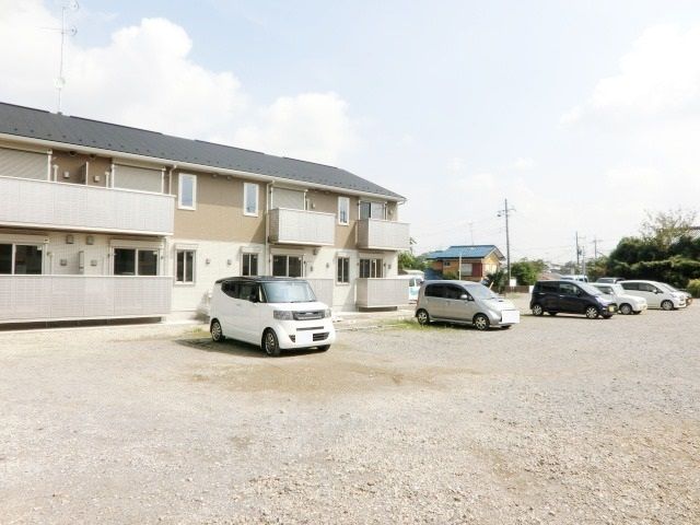 駐車場　駐車場は建物すぐ横にあります