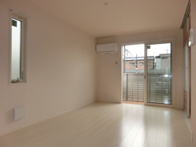 居室・リビング　開放的なリビングです