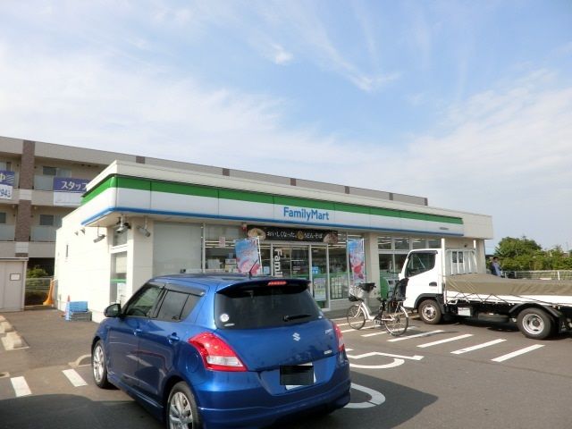 コンビニ　ファミリーマート千葉誉田駅前店（コンビニ）まで799m