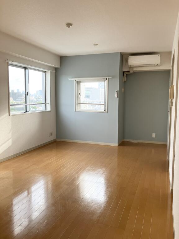 その他部屋・スペース　２面採光で日当たり良好！南面にはグリーンのアクセントクロス