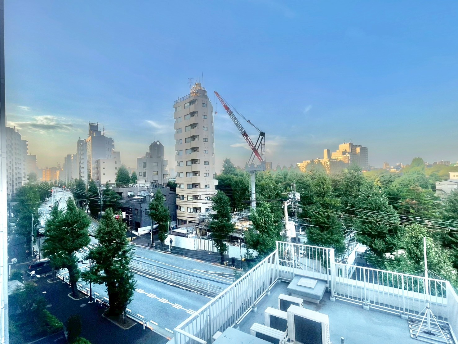 眺望　1階にお洒落な洋菓子店