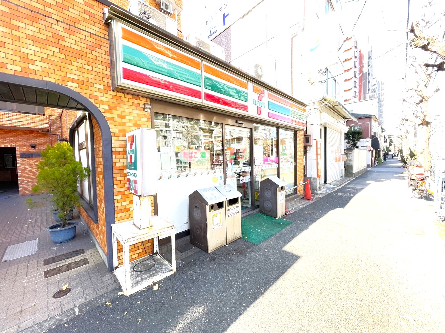 コンビニ　セブンイレブン文京本駒込2丁目店（コンビニ）まで265m