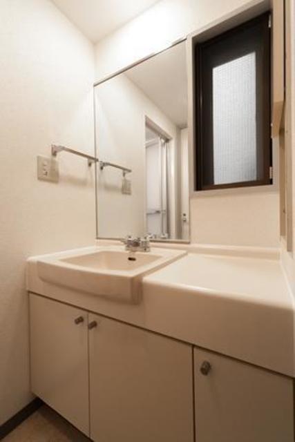 洗面設備　※写真は同タイプ住戸です。