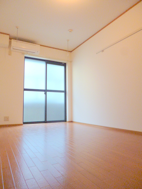 居室・リビング　☆広め7.5帖の洋室☆