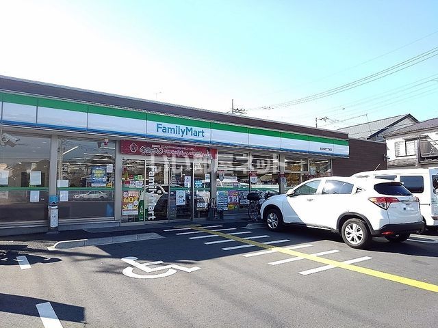 コンビニ　ファミリーマート　草加旭町二丁目店（コンビニ）まで619m