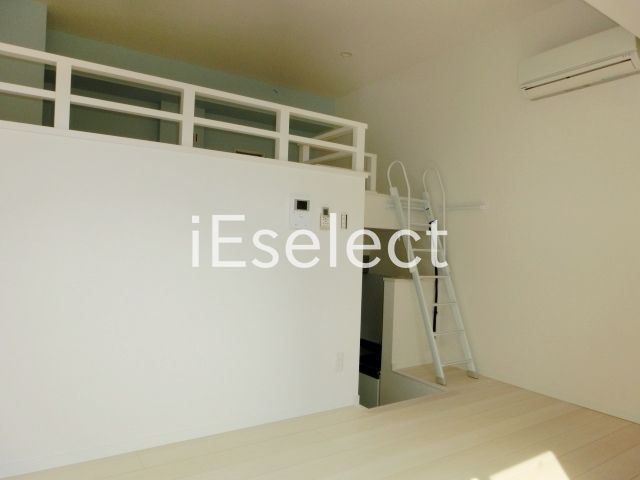 居室・リビング　ロフトのあるお部屋で開放的