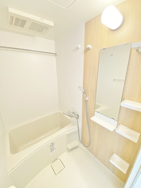 バス・シャワールーム　浴室乾燥・暖房・２４時間換気機能付き