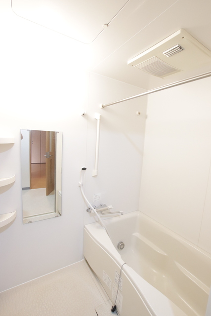 バス・シャワールーム　※別部屋参考写真