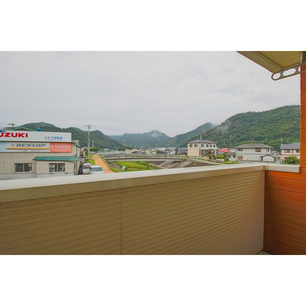 バルコニー　同じ建物の別のお部屋