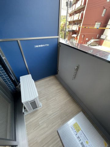 バルコニー　暖かな日差しのふりそそぐバルコニー