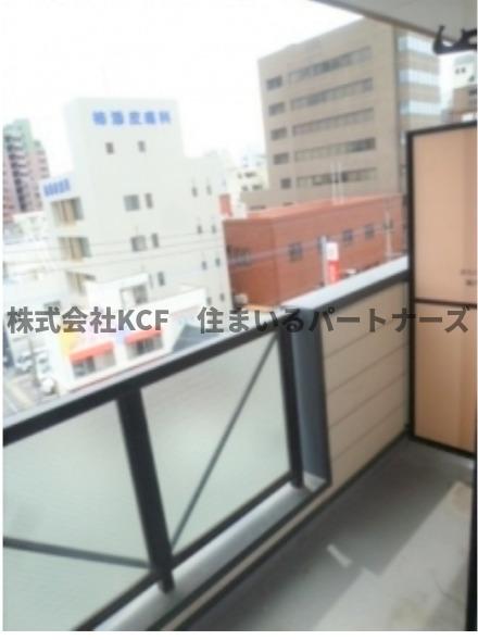 バルコニー　暖かな日差しのふりそそぐバルコニー