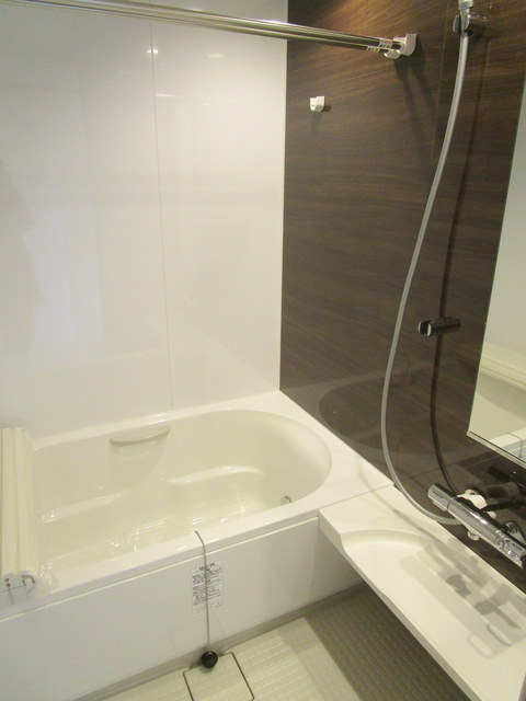 バス・シャワールーム　★追い焚き＆浴室乾燥機完備★