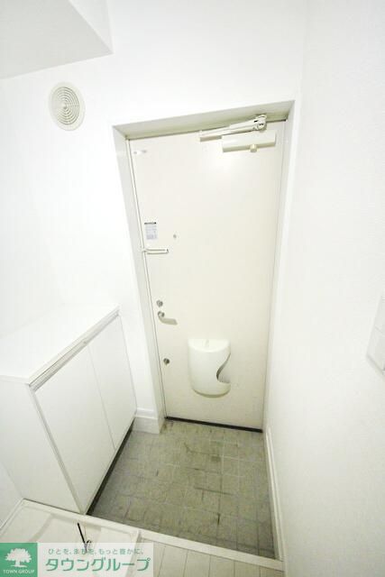 玄関　同物件別部屋写真