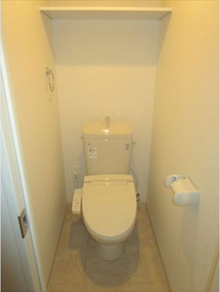 トイレ　嬉しいウォシュレット付きのトイレ！便座温かいですよ♪