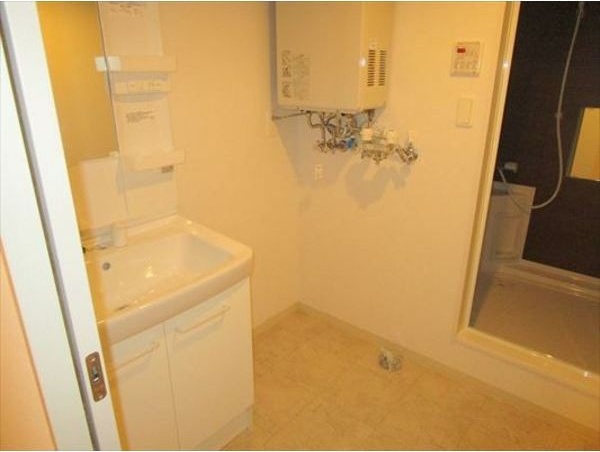 洗面設備　朝の身支度に便利な洗面台です♪