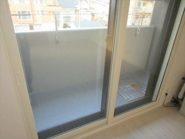 バルコニー　嬉しいバルコニー付き！夏季の洗濯物干しに♪