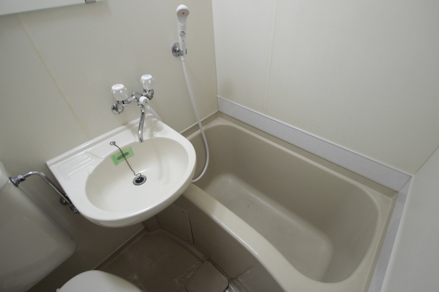 バス・シャワールーム　※他部屋の写真です。