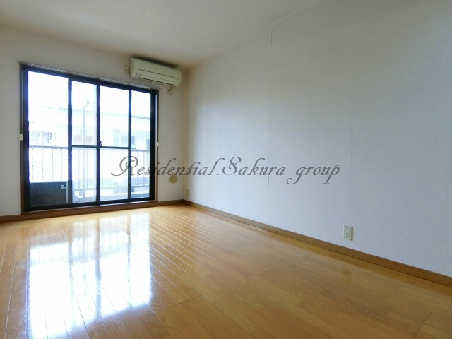 居室・リビング　開放感のあるゆったりとしたお部屋です♪