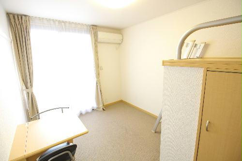 居室・リビング　開放感溢れる大きな窓を使用しています♪