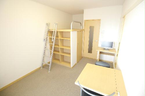 居室・リビング　女性に人気があるハイベッドタイプのお部屋です♪