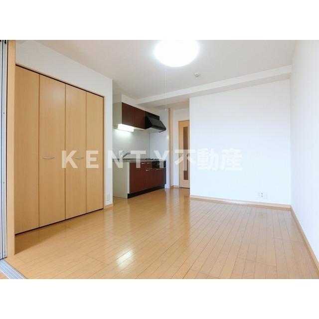 居室・リビング　こちらの居間で趣味の時間をお楽しみください