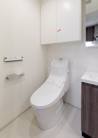 トイレ　※同タイプ参考写真です（カラータイプが異なる場合がございます