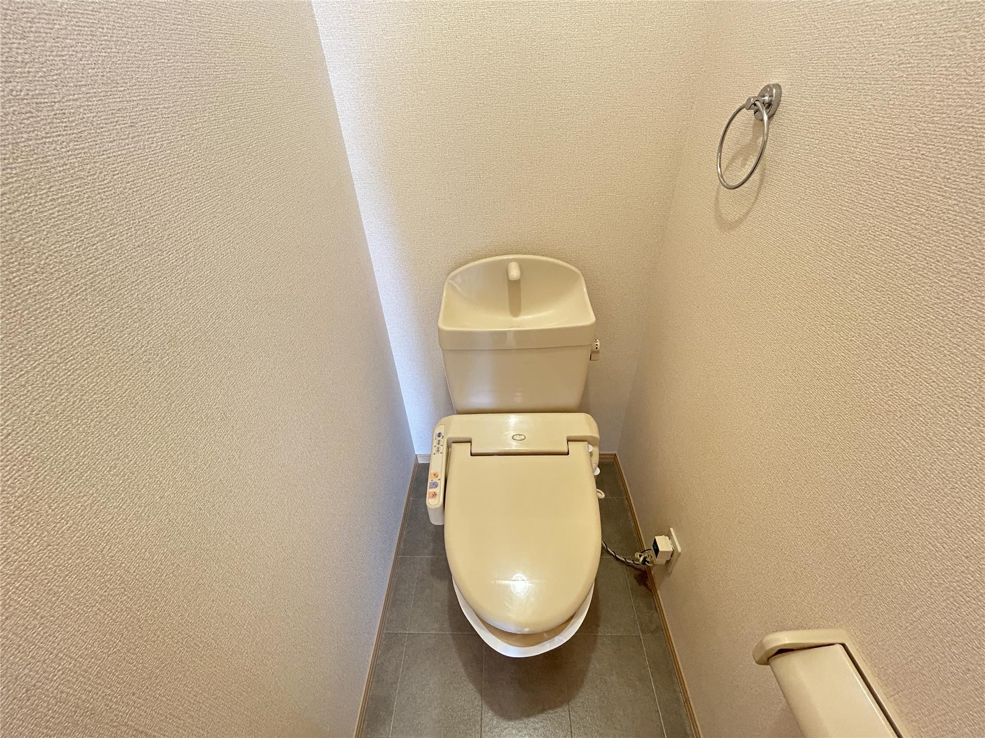 トイレ　温水洗浄暖房便座付トイレ