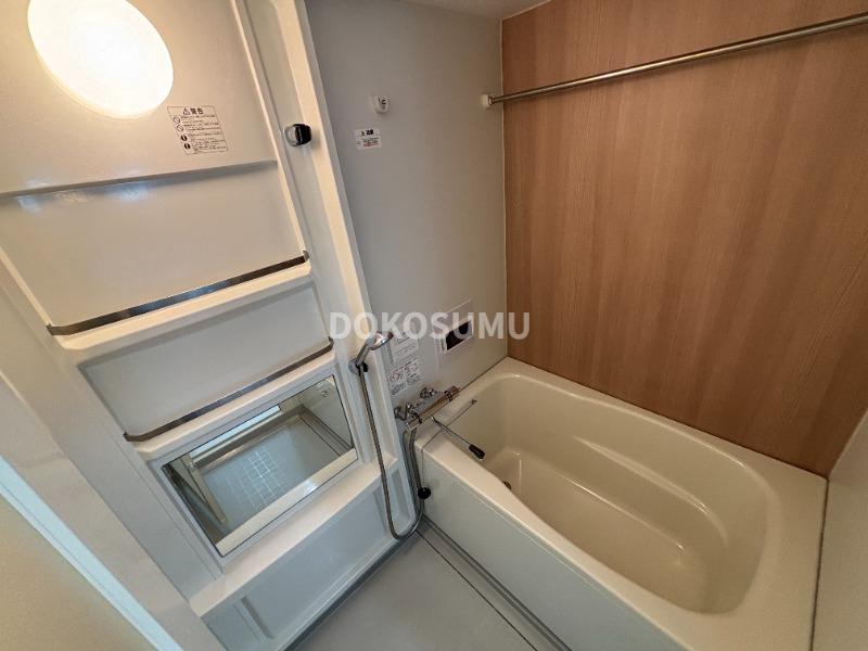 バス・シャワールーム　一日の疲れをやさしく癒やす、清潔感あふれるリラックスバス。