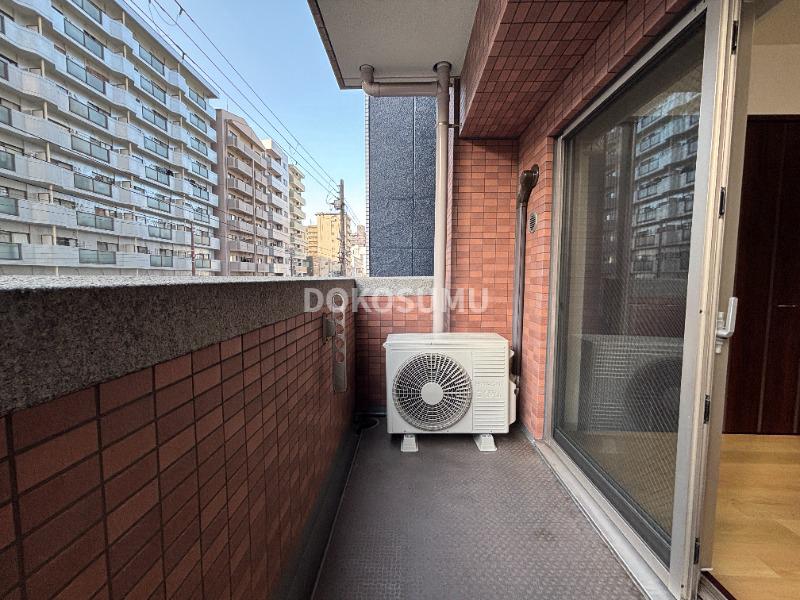 バルコニー　心地よい風と光を感じる、暮らしの楽しみが広がる場所。