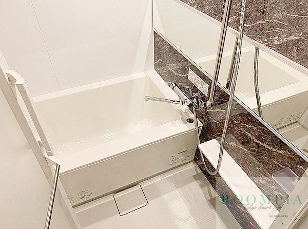 バス・シャワールーム　※同タイプの別のお部屋です。