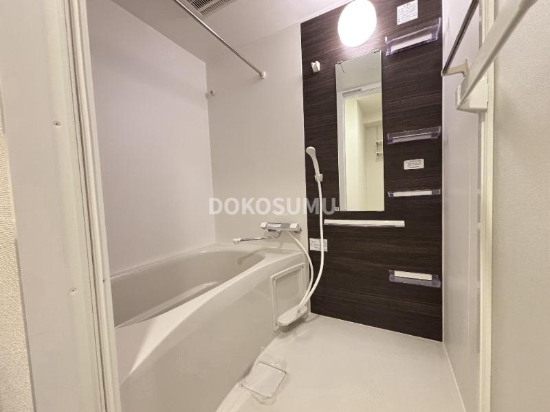 バス・シャワールーム　一日の疲れをやさしく癒やす、清潔感あふれるリラックスバス。