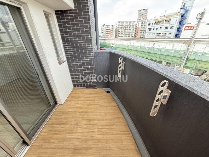 バルコニー　心地よい風と光を感じる、暮らしの楽しみが広がる場所。