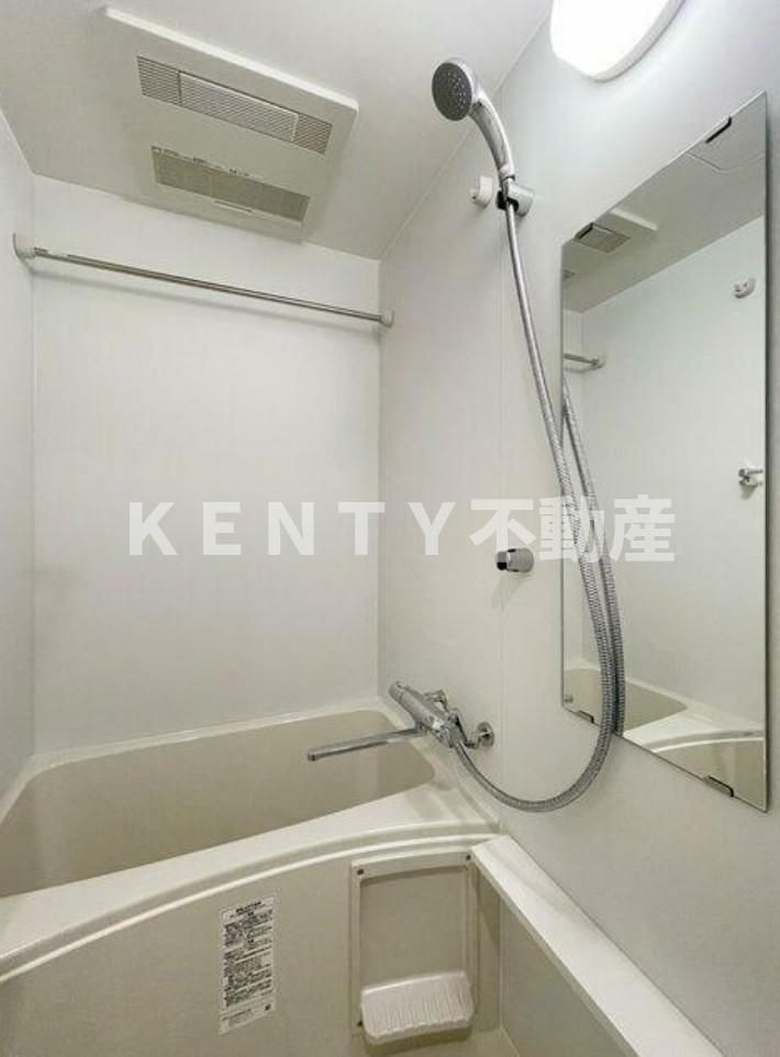 バス・シャワールーム　コンパクトで使いやすいお風呂です