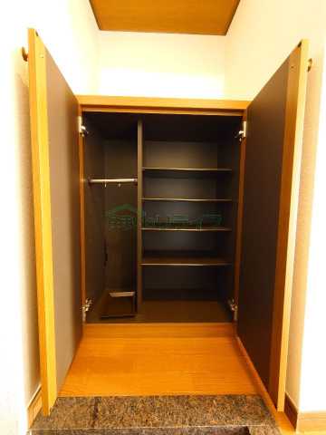 収納　同タイプ反転部屋のお写真です。